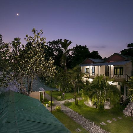 Sauraha Nana Hotel Екстериор снимка