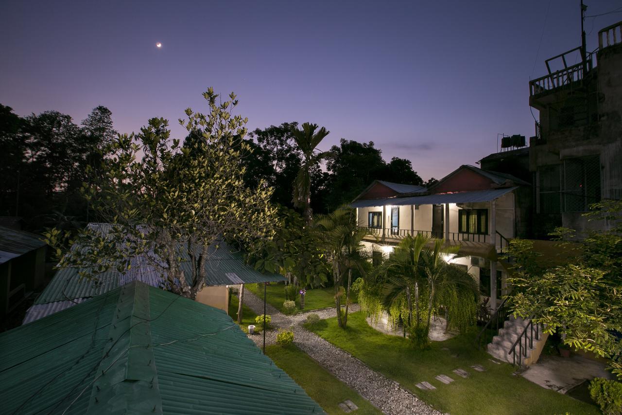 Sauraha Nana Hotel Екстериор снимка