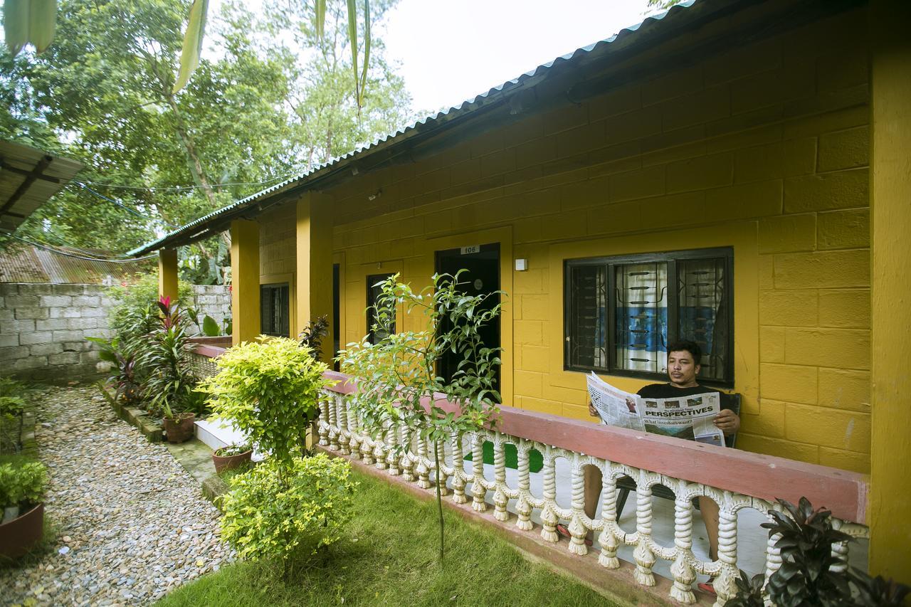 Sauraha Nana Hotel Екстериор снимка