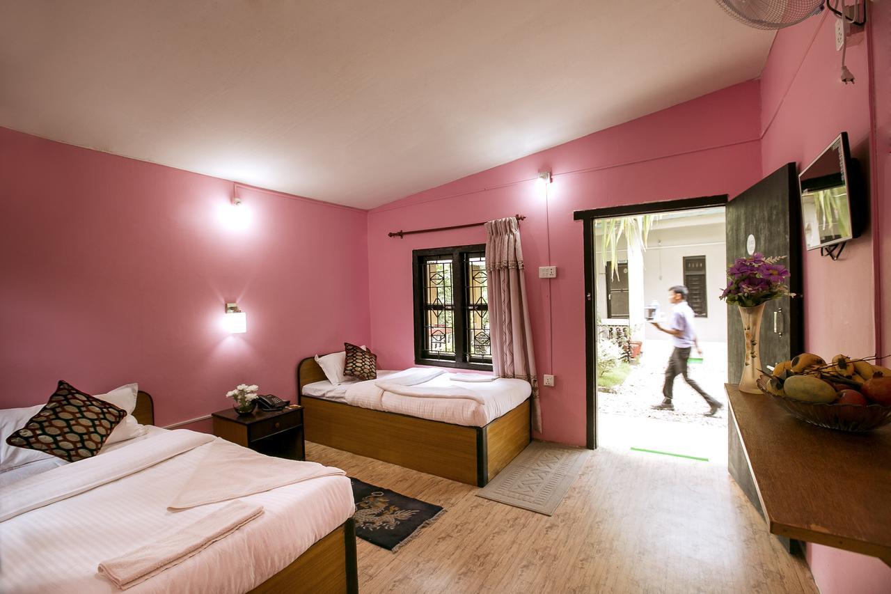 Sauraha Nana Hotel Екстериор снимка