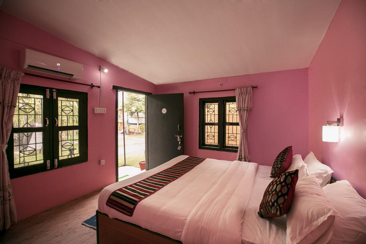 Sauraha Nana Hotel Екстериор снимка