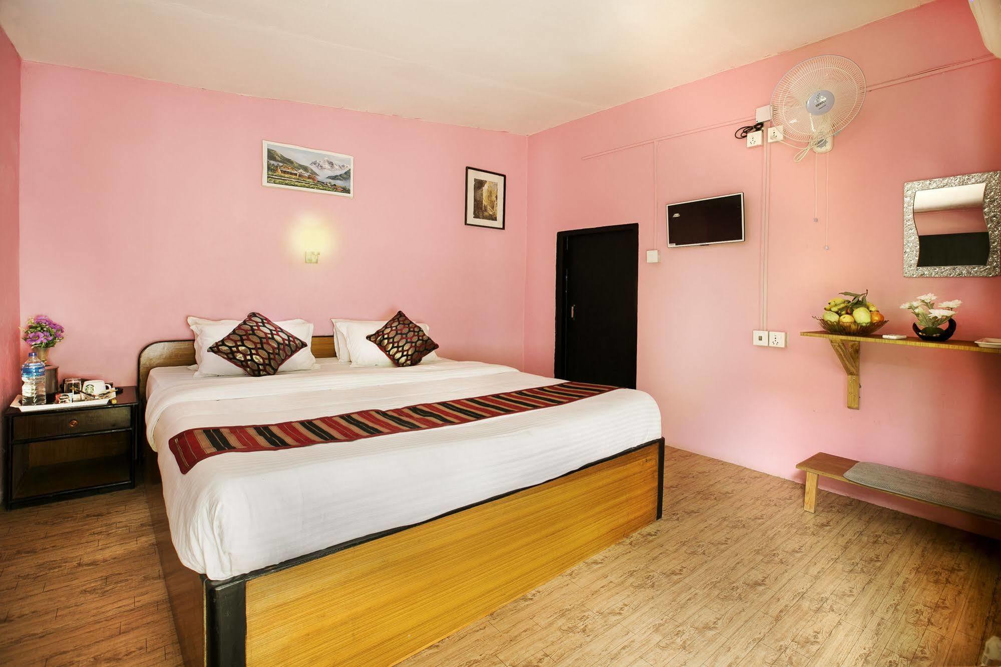 Sauraha Nana Hotel Екстериор снимка