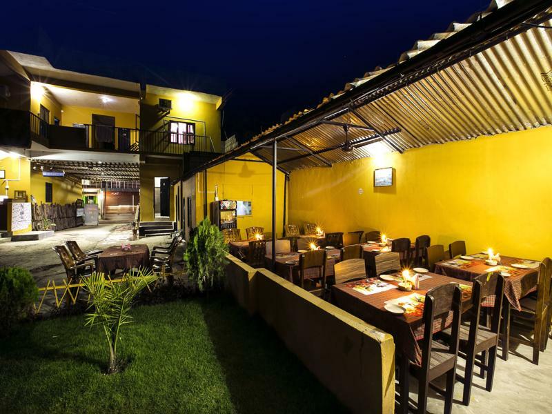 Sauraha Nana Hotel Екстериор снимка