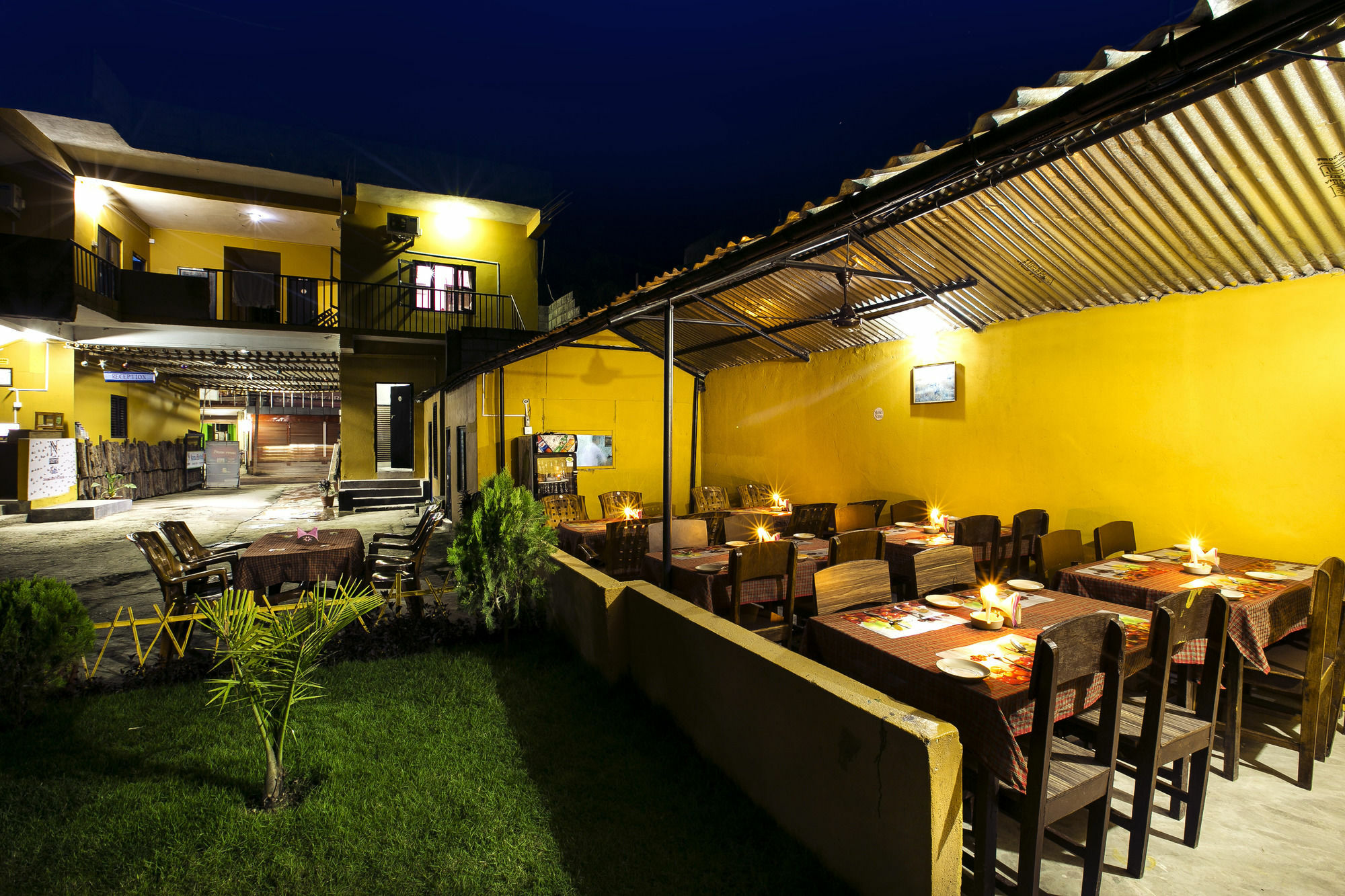 Sauraha Nana Hotel Екстериор снимка