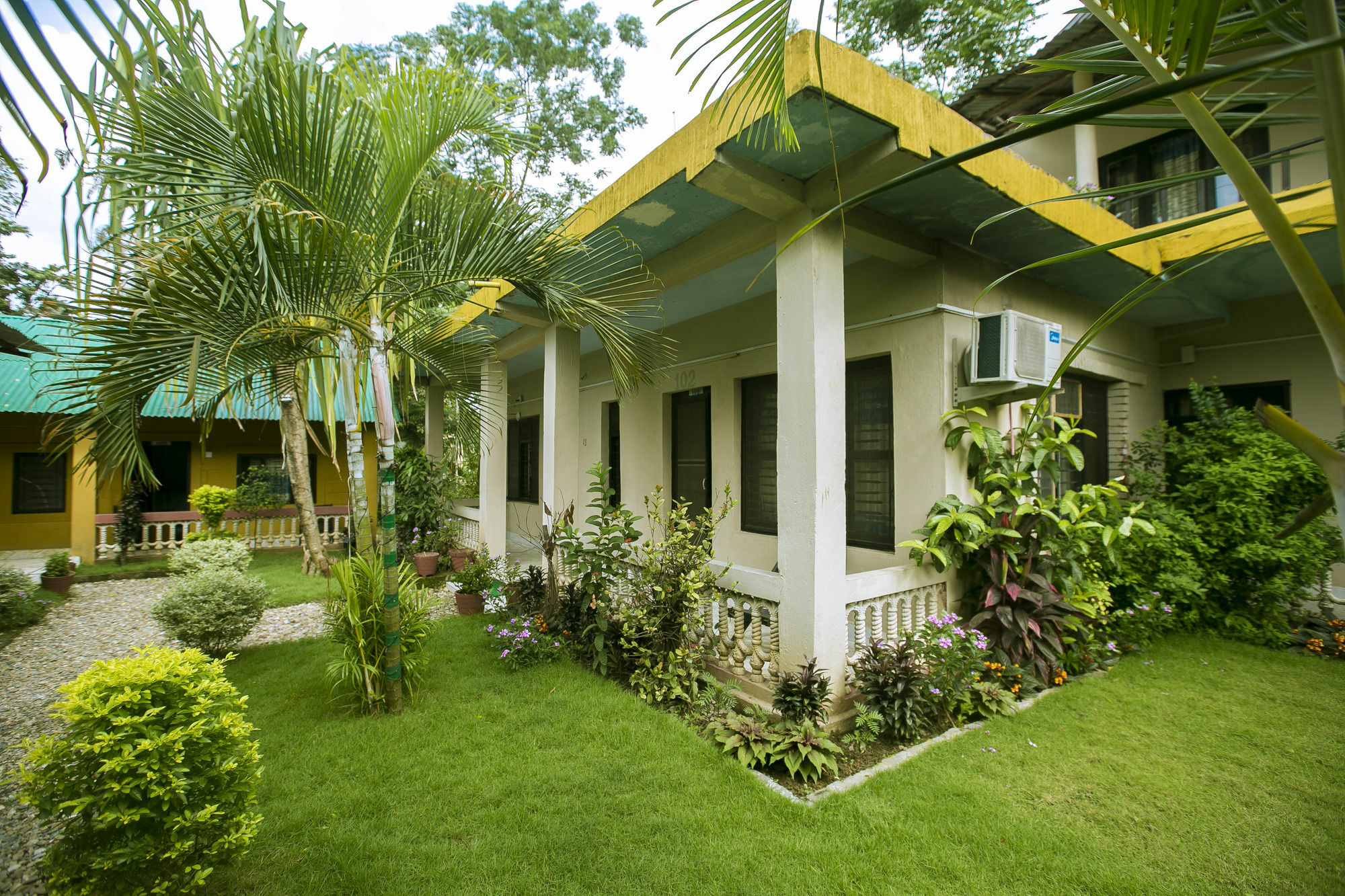 Sauraha Nana Hotel Екстериор снимка